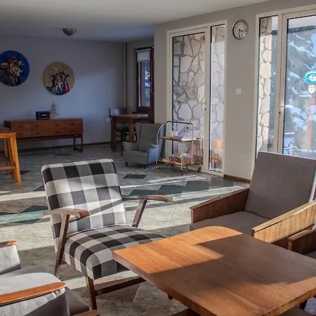 Eight Semesterbostad